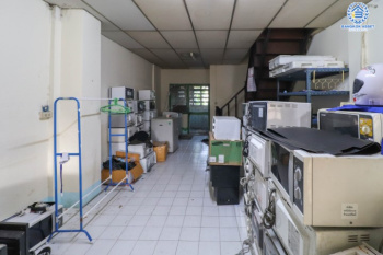 *****ทาวน์เฮ้าส์มือสองย่านกรุงเทพมหานคร ม.สกุลทิพย์ บรมราชชนนี บนเนื้อที่ 15.8 ตร.ว. ฟังก์ชัน 2 ห้องนอน 2 ห้องน้ำ 1 ที่จอดรถ บนทำเลติดถ.บรมราชชนนี บ้านหันทิศตะวันตก ใกล้รถไฟฟ้าสายสีแดงเข้ม "สถานีศาลายา" และทางด่วน "ศรีรัช"